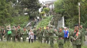 刘庚(回忆峥嵘岁月400多名三线建设老兵到盘州重走故地)