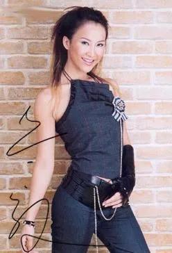 “电臀天后”李玟：凭屁股出名,嫁洋老公9次试管却总是怀不上孩子