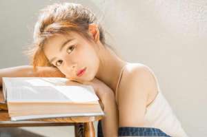 吴梦梦男友(小说:校花被武道社富少欺负,小伙去和他决斗,她趁机大声告白)