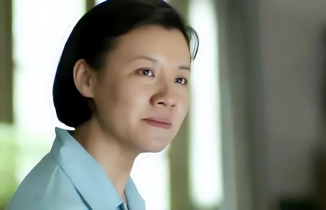 北电校花，被四婚名导抛弃，人到中年爆火出圈，生活与事业双丰收