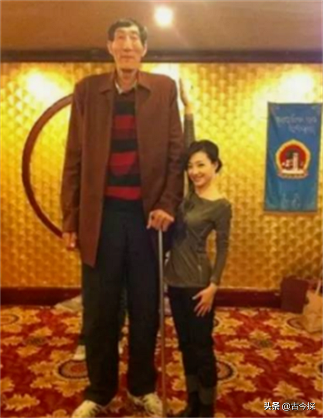 中国巨人鲍喜顺，晚年爱妻不顾生死为他诞下一子，爱情最初模样