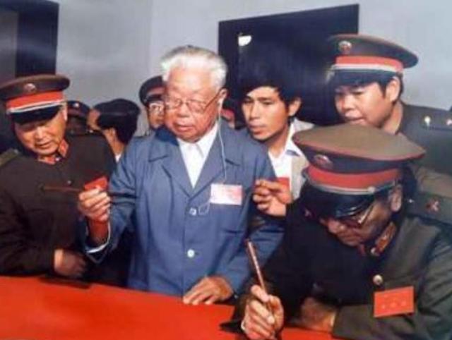 1981年陈锡联视察沈阳，听完《在那桃花盛开的地方》，提了个要求