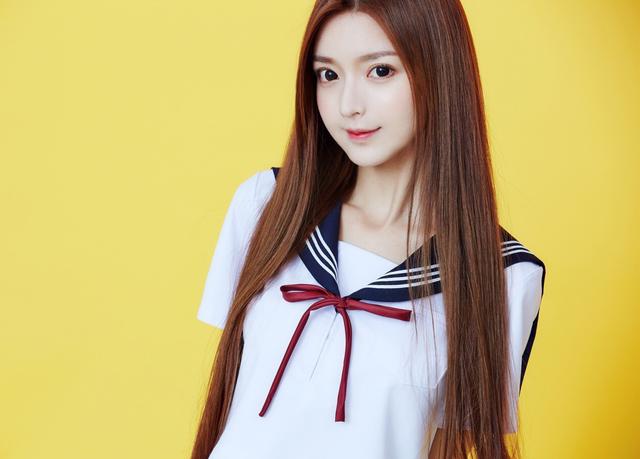 叶子淇可爱水手服写真图片