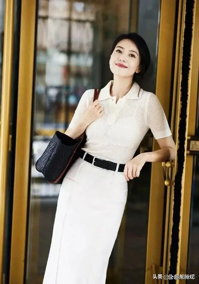 高圆圆眼波流转，顾盼生辉，一代佳人