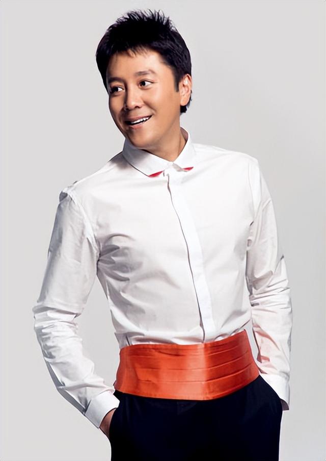 55岁蔡国庆：给痴呆母亲尽孝，养两个儿子，化解弟弟弟媳的矛盾