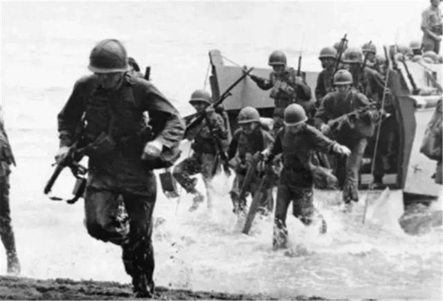 97岁越南老妇，抱着日军衣服睡六十余年，儿子痛恨也痴心不改