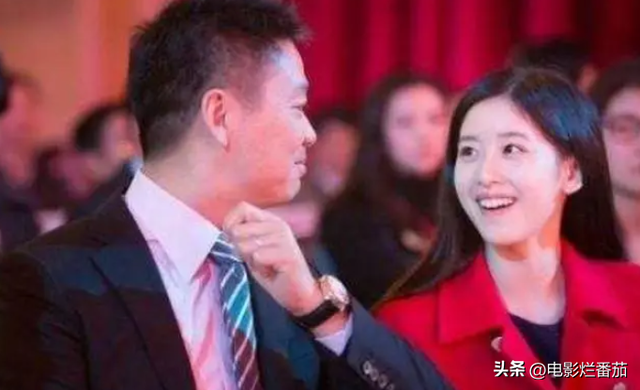 黄海波高调庆锡婚，祝酒扬眉吐气，娇妻眼神拉丝，爱意藏不住了