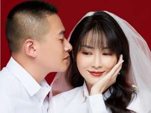 魔仙小月(“黑魔仙”小月六一官宣，相差十岁姐弟恋，旁若无人当众接吻)