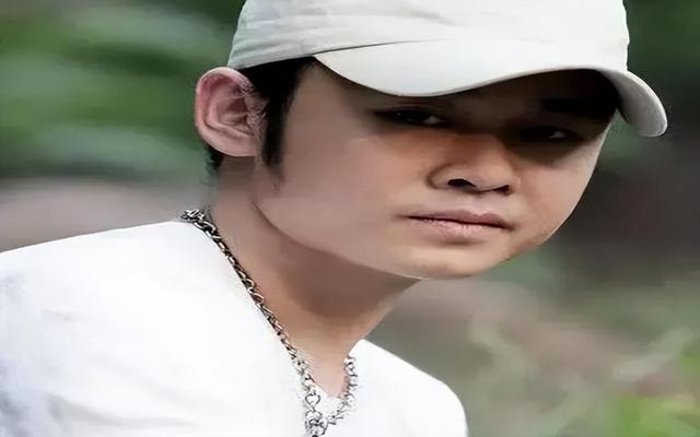 刀郎20年传奇：从歌厅瘸腿歌手到文化核弹，背后不为人知的故事？