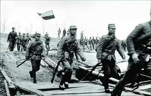 让人潸然泪下的“死字旗”：川军从未成体系，却成为统一的精神