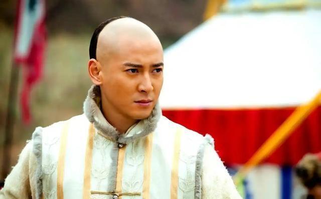 明明是同母三兄弟，多尔衮为何要亲近弟弟多铎，打压哥哥阿济格？