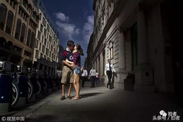 世界接吻日:街头热吻的TA们