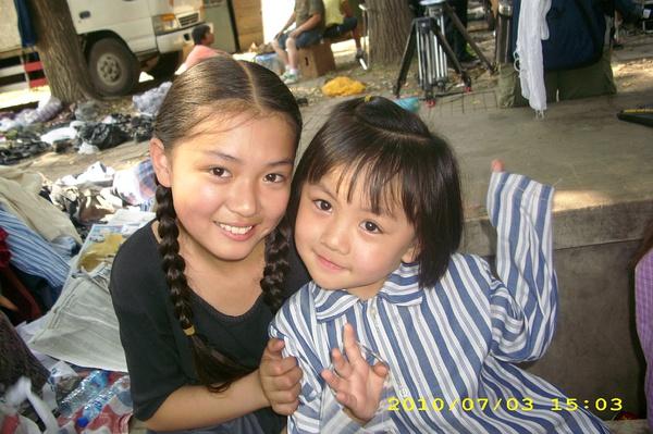 还记得《傻春》里面可爱的小小楚吗?如今10岁的她长这样