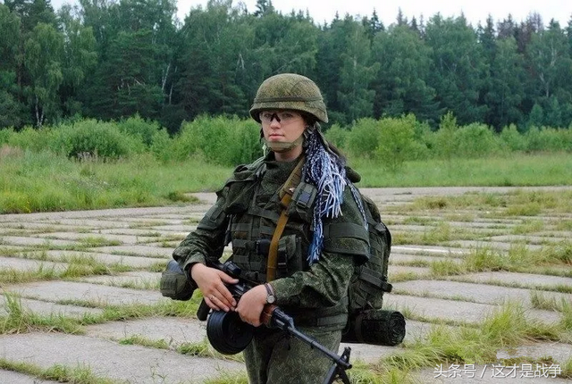 肤白貌美大长腿，战斗民族出美女，揭开俄罗斯女兵神秘的面纱