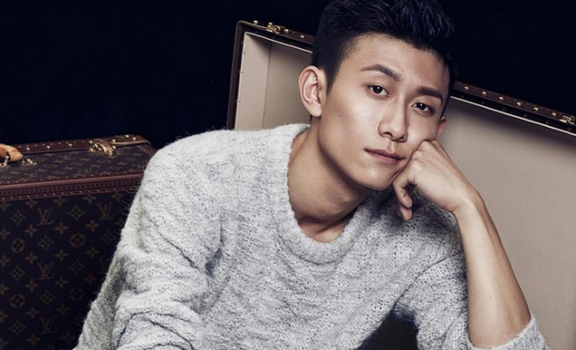 关晓彤“撅屁股”被指不雅，有谁注意张一山的眼神？别让鹿晗看见