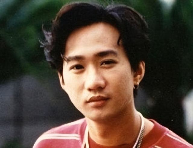 黄家驹唯一公开的女朋友，却被禁止出席葬礼，三十年过去终身不嫁