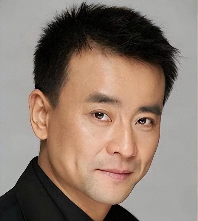 演员罗钢：娶小23岁郝蕾，陪娇妻战胜家族遗传病，48岁老来得子