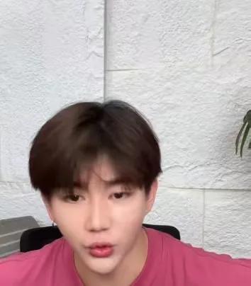 和咸素媛离婚后,陈华过年回家陪父买36元一瓶酒,叹:女儿留韩国