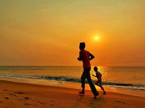 多年父子成兄弟