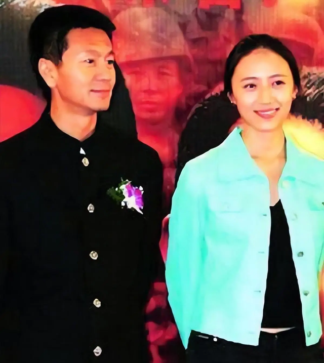 著名演员吴若甫：当红时被绑架，44岁娶22岁妻子，如今怎么样了？