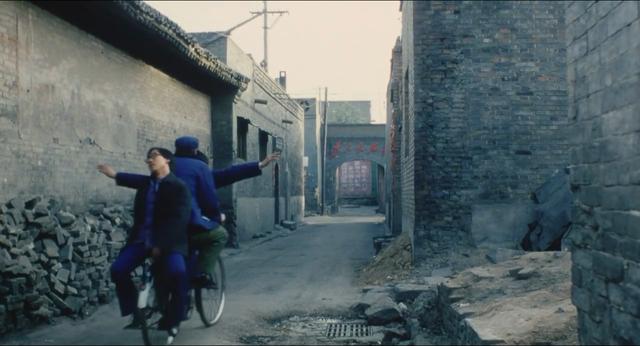 《站台》：贾樟柯的平民史诗