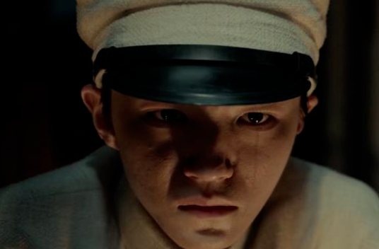 连续8天都拿下冠军，《1921》凭什么能让人“痴迷”？