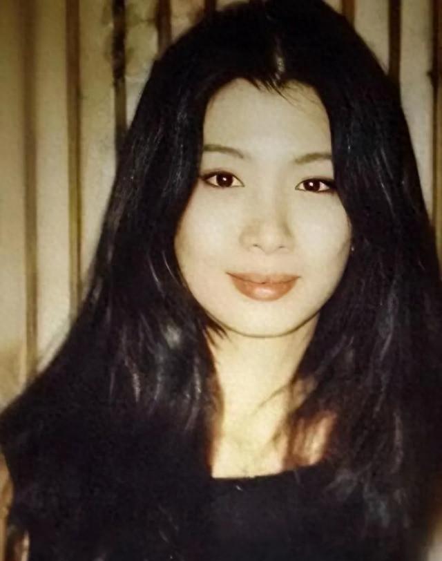 艳后”吴家丽性感尤物，风骚妩媚！《赤裸的诱惑》夺得影后！