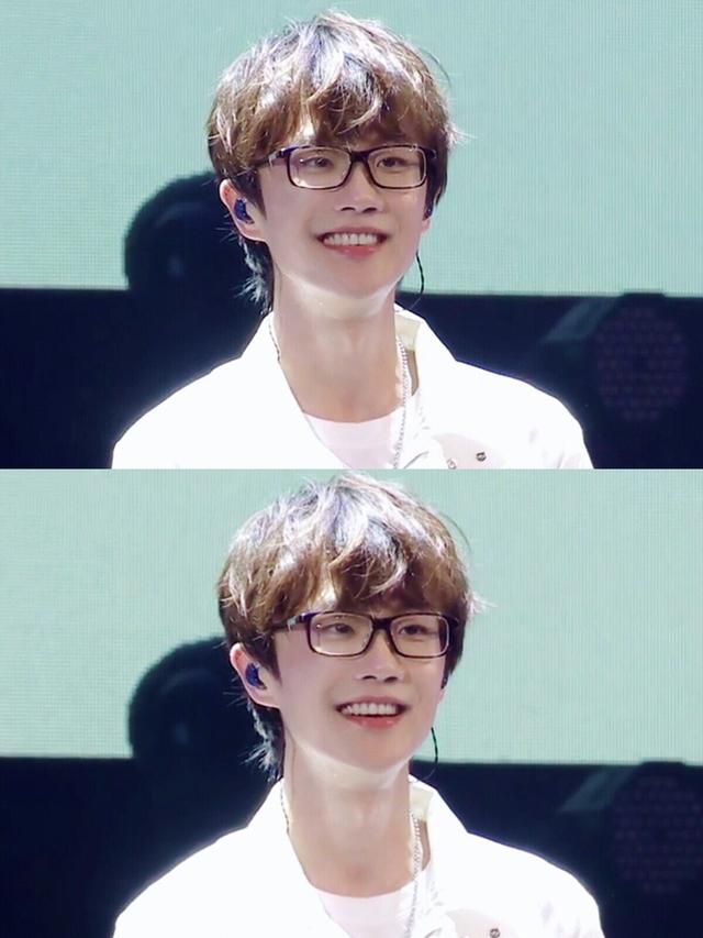 36岁的许嵩“铁树开花”，老粉纷纷送祝福，女友竟比他小14岁