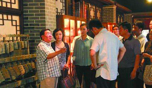 《正阳门下》破烂侯儿子牛，关大爷娶妻了不得，韩春明确有其人？