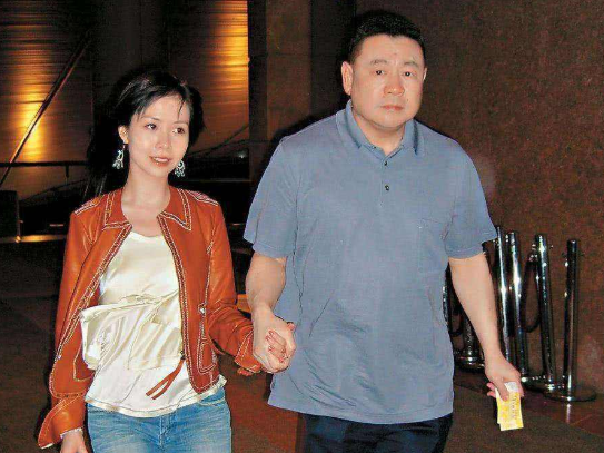 “小娱记”甘比：战败N个一线女星，击溃吕丽君，终成400亿女富豪