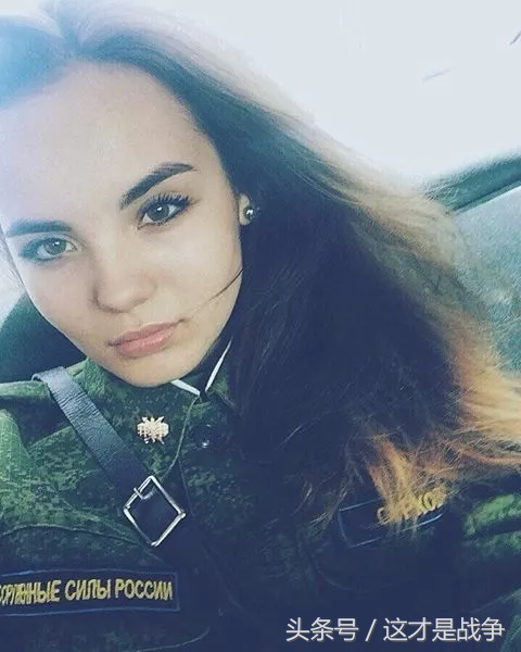 肤白貌美大长腿，战斗民族出美女，揭开俄罗斯女兵神秘的面纱