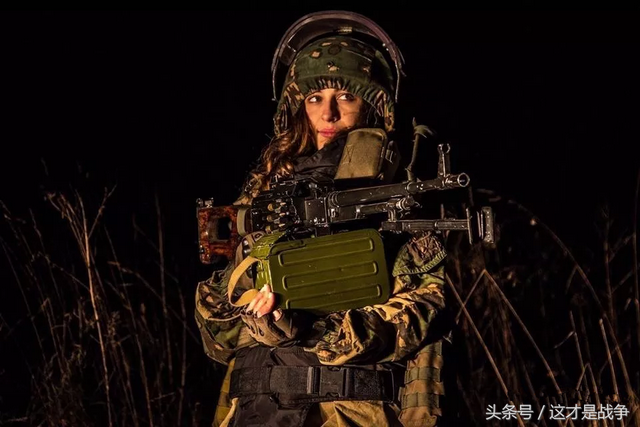 肤白貌美大长腿，战斗民族出美女，揭开俄罗斯女兵神秘的面纱