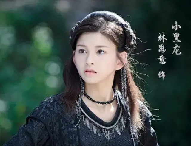 鞠婧祎罕见旧照曝光，面目扁平发量少被队友艳压，三人变化有点大