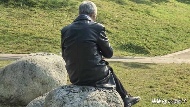 一个沉默的男人很不简单