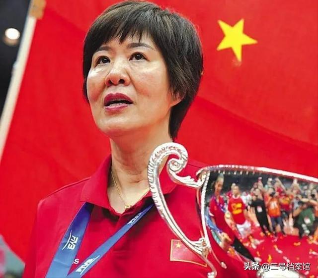 从“铁榔头”到“整容狂魔”，64岁医美失败的郎平，近况令人感叹