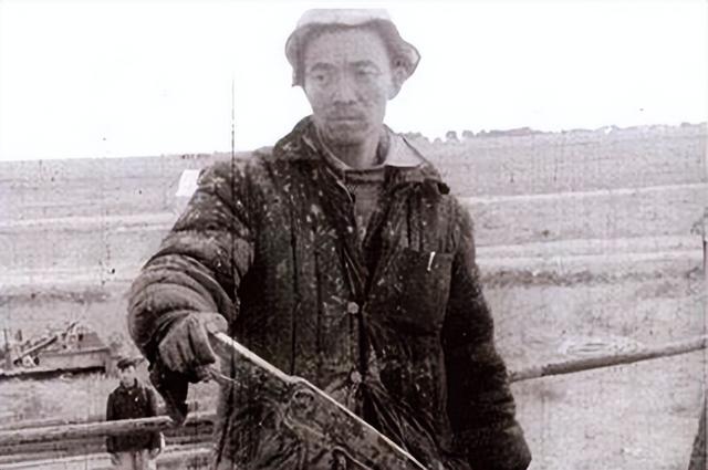 “铁人”王进喜47岁病逝，死后被葬入八宝山，5个子女现状如何？