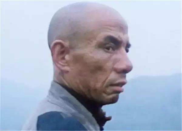 一生饰演配角、丑角，高俅形象堪称经典，老戏骨内心善良德艺双馨