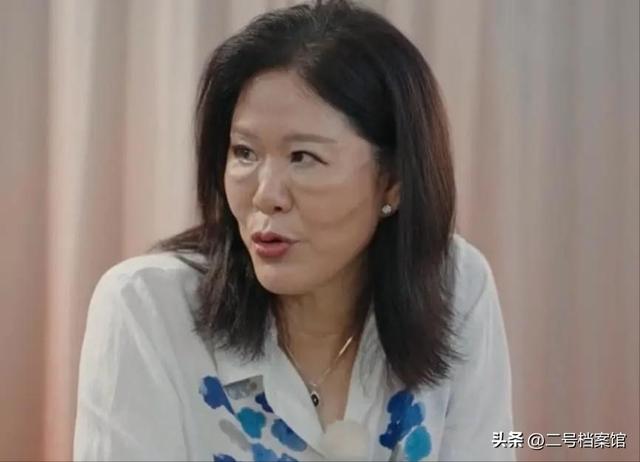 从“铁榔头”到“整容狂魔”，64岁医美失败的郎平，近况令人感叹