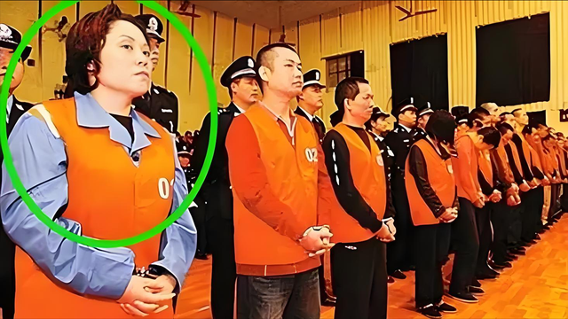 重庆扫黑局长文强，霸凌警员强逼女明星，最后被执行死刑