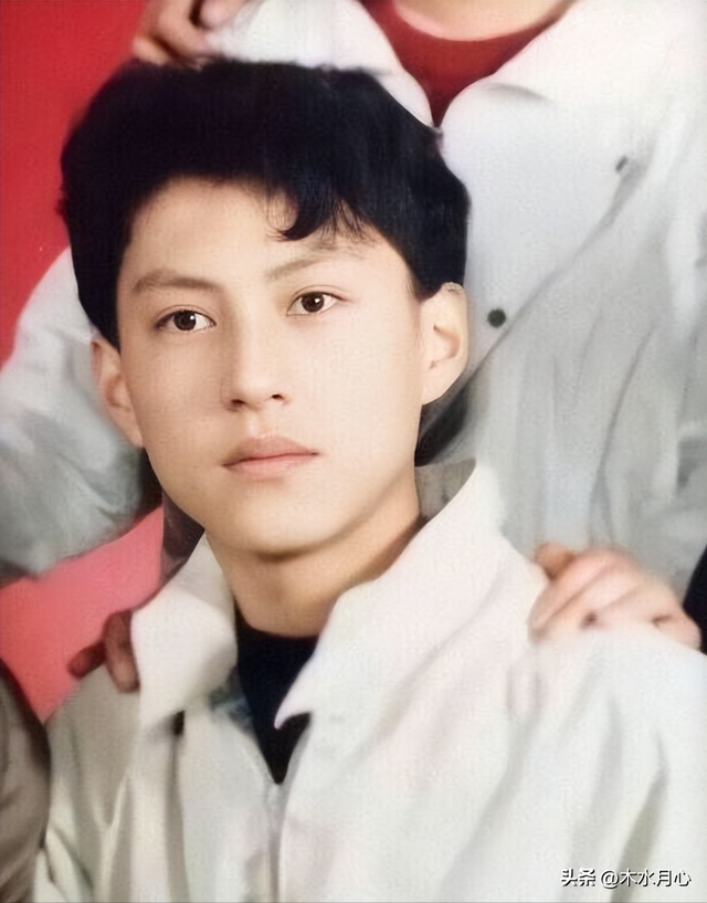 突发！47岁靳东官宣“新身份”，全网恭喜，吴越没有看走眼