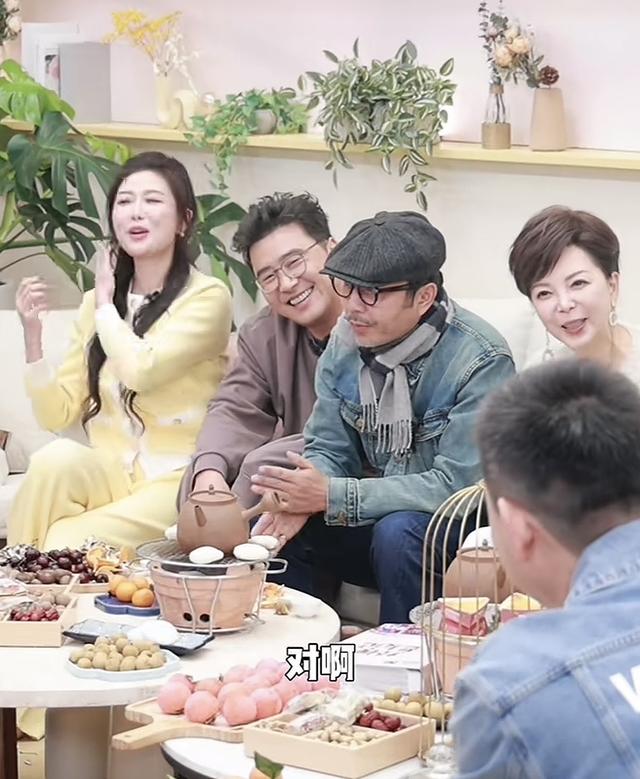 汪涵和仇晓坐一起不敢对视，马可看yoyo眼神拉丝，肢体细节不骗人