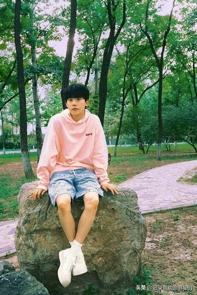 00后男演员：周奇阳光帅气迷人十足，演技也不错！