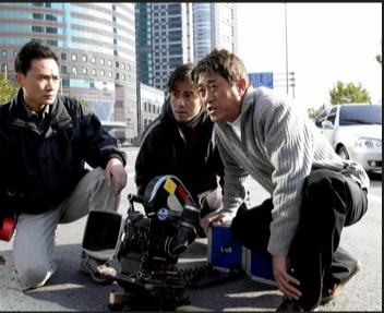 “大哥”柯受良去世18年后，刘德华、张学友照顾其妻儿怎样了？