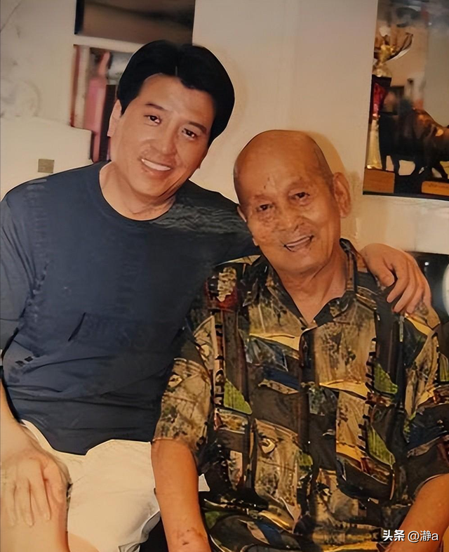 骗了我们23年!原来他就是关晓彤的父亲,怪不得她在京圈如鱼得水