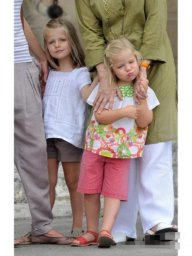 长腿美少女！17岁的索菲亚公主，这身材很欧美，衣品直逼母亲莱后