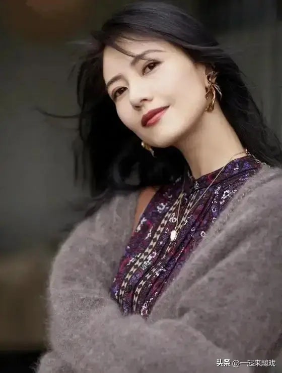 高圆圆眼波流转，顾盼生辉，一代佳人