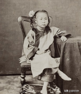 中国历史上“三寸金莲”这一陋习有多残忍？它起源于哪个朝代？