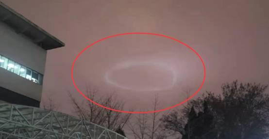 时空之门？北京上空出现神秘光环，周围闪着白光，怎么出现的？