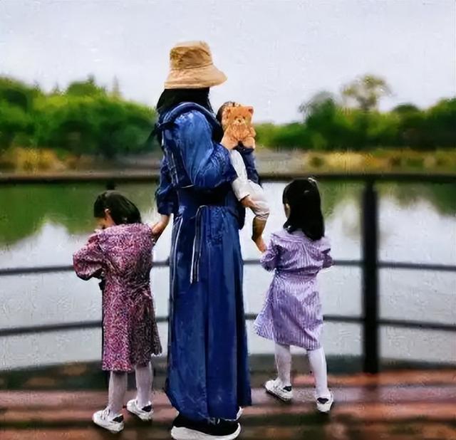 主持人谢娜：与刘烨有缘无份，和张杰终成眷属，有三个女儿很知足