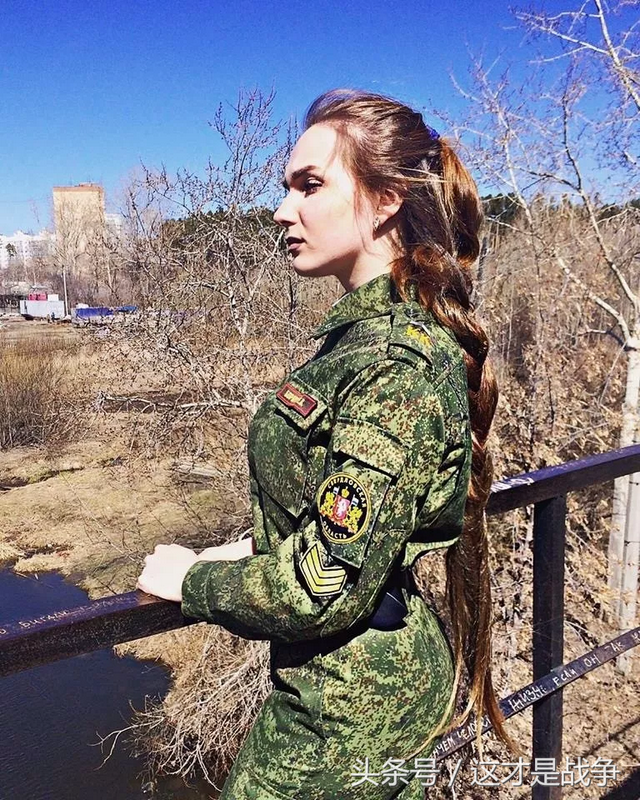 肤白貌美大长腿，战斗民族出美女，揭开俄罗斯女兵神秘的面纱